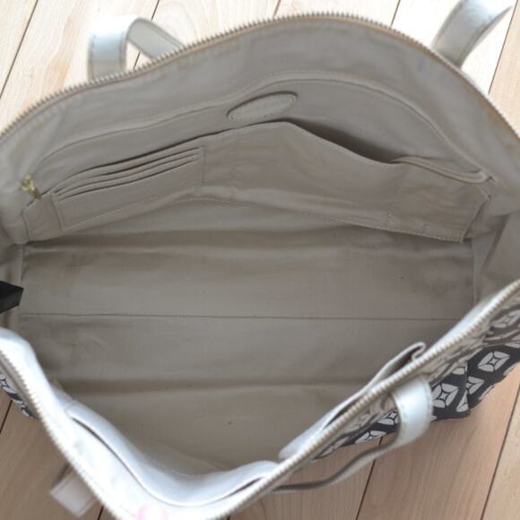 Fossil Tote Purse Black and White Exterior Pattern Tan Interior Fossil Bag - Picture 6 of 9